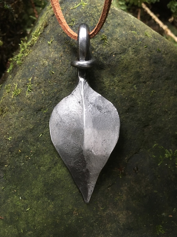 【2plan】24SS★ [MADE] 049 Leaf Medal Necklace MADE] 049 Leaf Medal Necklace - 2PLAN | 60% - Asian Fashion