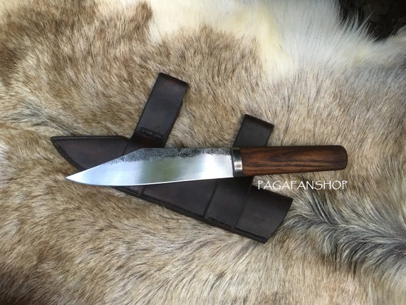 Gros Plan D'un Couteau Viking Saex Fabriqué Main D'une Couronne