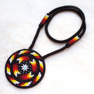 Традиционный медальон «Колесо медицины» в национальном стиле, традиционное колье из бисера