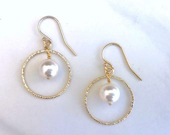 Classic Single Pearl Earrings in Gold Hoops. Dangle Circle Earrings for Bridesmaid Gifts