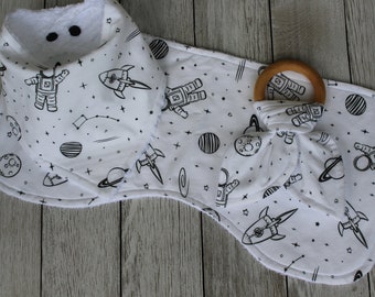 Regalo para baby shower espacial / Regalo para baby shower de niño / Bebé niño / Regalo para bebé niño / Babero espacial / Mordedor espacial / Babero de astronauta / Set de regalo para baby shower