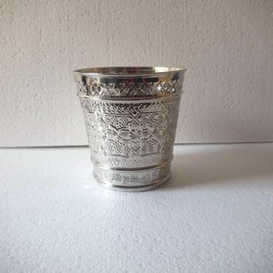 Cestino portaoggetti da bagno in argento fatto a mano, cestino per la carta straccia inciso, cestino per la carta straccia antico, cestino per la carta straccia in vero argento, cestino per la carta straccia elegante