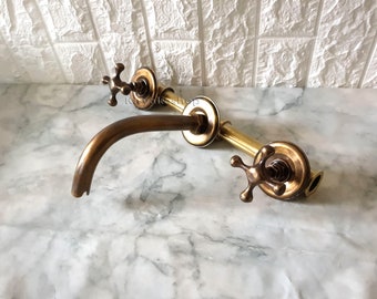 Rubinetto a parete in ottone patinato – Lavandino da bagno con maniglia a croce vintage