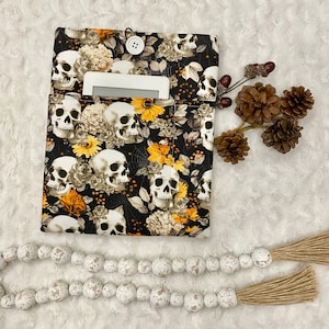 Fall Skull | Padded Book Sleeve