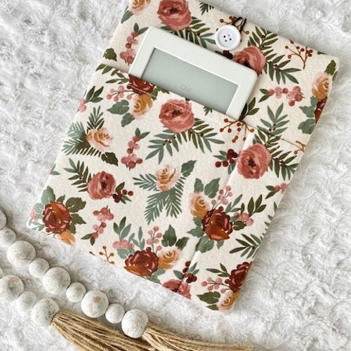 Wispy Mum / Padded Book Sleeve / Floral Book Sleeve / Pockets Available / Button Closure / Reader Gift / Bookish Gift / Kindle sleeve