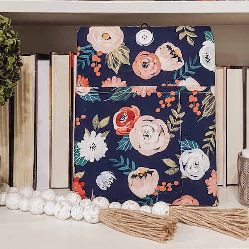 Navy Blue Floral / Book Sleeve / With Pockets / Padded Book Sleeve / Button Closure / Book Accessories / Bookish Gift / Book Cover