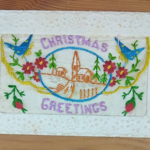 WW1 Bestickte Seidenpostkarte Weihnachtsgrüße Dorf und Schmetterlinge (L1B)