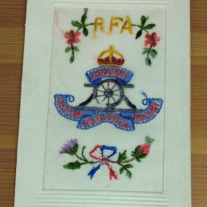 WW1 Bestickte Seidenpostkarte R.F.A. Königliche Feldartillerie (D1B)