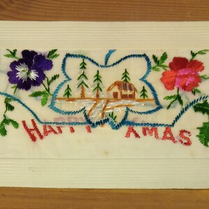Cartolina di seta ricamata della prima guerra mondiale Happy Xmas Snowy Country Cottage (A1B)