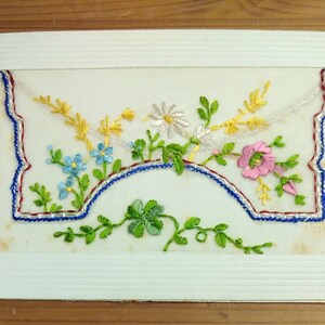 WW1 Bestickte Seiden Postkarte Blumen (L1A)
