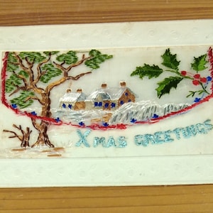 Postal de seda bordada de la Primera Guerra Mundial, árbol de saludos navideños y pueblo nevado con fecha de 1918 (B1)