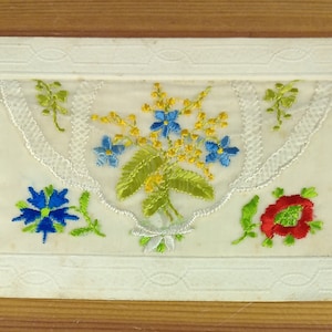 WW1 Bestickte Seide Postkarte Blumen (D1A)