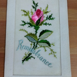 WW1 Bestickte Seide Postkarte Erinnerung Einzelne Rote Rose (D1C)