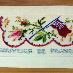 WK1 Bestickte Seiden Postkarte Souvenir De France (L1C)