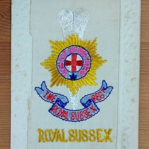 WW1 Bestickte Seidenpostkarte Royal Sussex Regiment Namens B.E.F.  Soldat (K1)