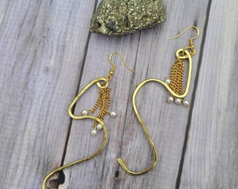 Hanging  Pearls and hammered wire dangle earrings/ Hammered Brass wire hanging earrings/ Iight wight gold plated hooks.