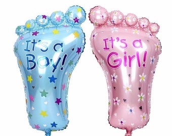 Può includere: Due palloncini a forma di piedini di bambino. Uno è azzurro con la scritta "It's a Boy!" e stelle. L'altro è rosa con "It's a Girl!" e fiori bianchi. Perfetti per un baby shower.