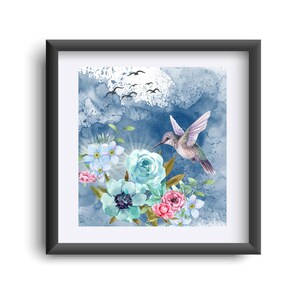 Hellblaue Blumen und Kolibri auf blauem Aquarell Hintergrund Digitaldruck