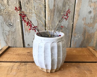 Vase fait main - porte-ustensiles de cuisine - vase texturé blanc - terreux - bohème - hippie - vase en céramique - poterie - pot de fleur - décoration d'intérieur