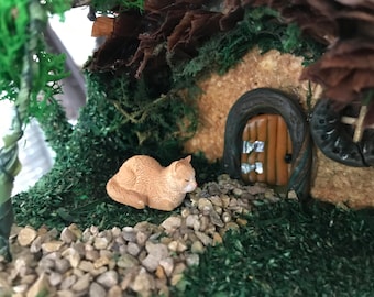 Mini Orange Tabby Cat, 1:12 Scale, Resin-Dollhouse Kitty