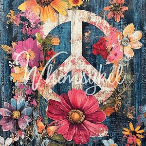 Op de afbeelding: Een vredesteken met een verweerde witte verfbehandeling is omringd door kleurrijke bloemen, waaronder gele, roze, rode en blauwe. De achtergrond is een donkerblauwe houtnerf.