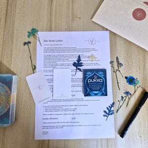 Monatlicher Brief zur Neuorientierung | Geschenk zur Selbstfürsorge für Frauen | Freude in der Post | Geschenk für den Briefkasten | Geschenk zur Motivation | Geschenk für mehr Achtsamkeit