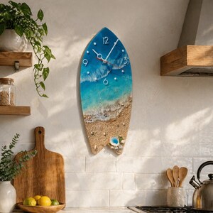 Horloge murale de cuisine de plage, planche de surf, décoration de salle à manger confortable côtière, art mural maison de plage vague océan