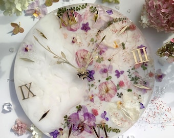 Flower Preservation Resin Wall Clock Dried Flower Art Unique Anniversary Clock Gift for Home Decoration Floral Clock Decor for Living Room