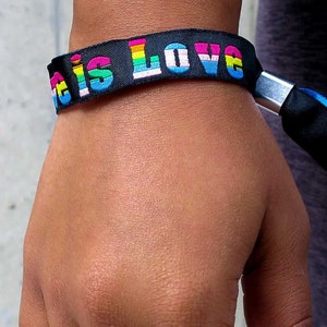 Love is Love Armband / Festivalbändchen LGBTQ+ Flagge Pride