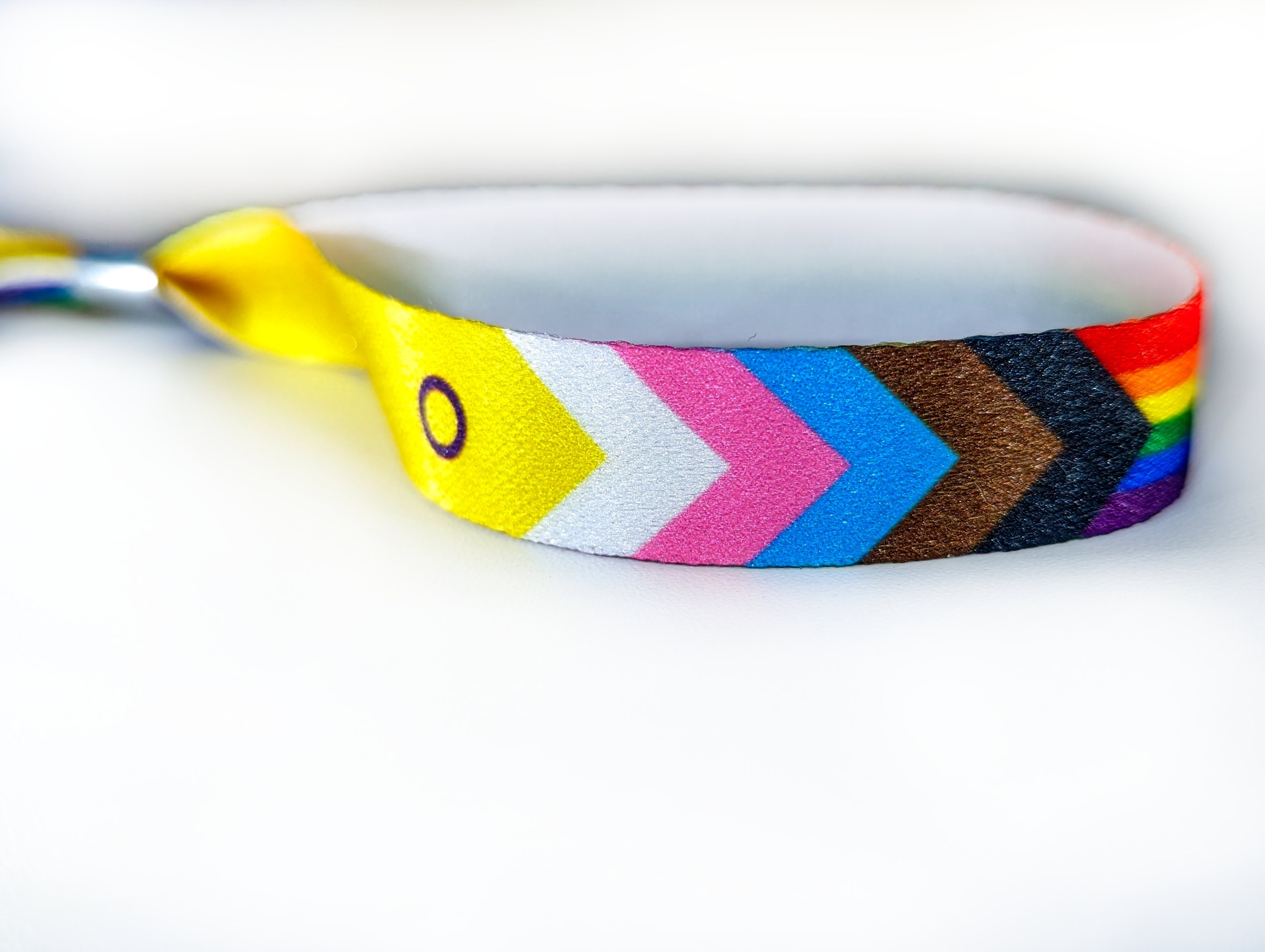 BDM Bracciale In Tessuto LGBT Arcobaleno, Modello 1, Lunghezza 23 Cm, Larghezza 2 Cm, Regolabile, Lavabile, Con Sacchetto Regalo, Orgoglio Gay, Lesbica, Transessuale - 2