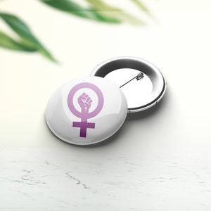 Pin de botón de puño feminista / feminismo feminista