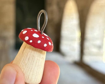 Hand Carved Oak Wood Mushroom Keyring: Red Cap Fungi Keychain