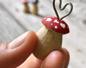 Hand Carved Oak Toadstool Keyring: Amanita Mushroom with Heart Ring