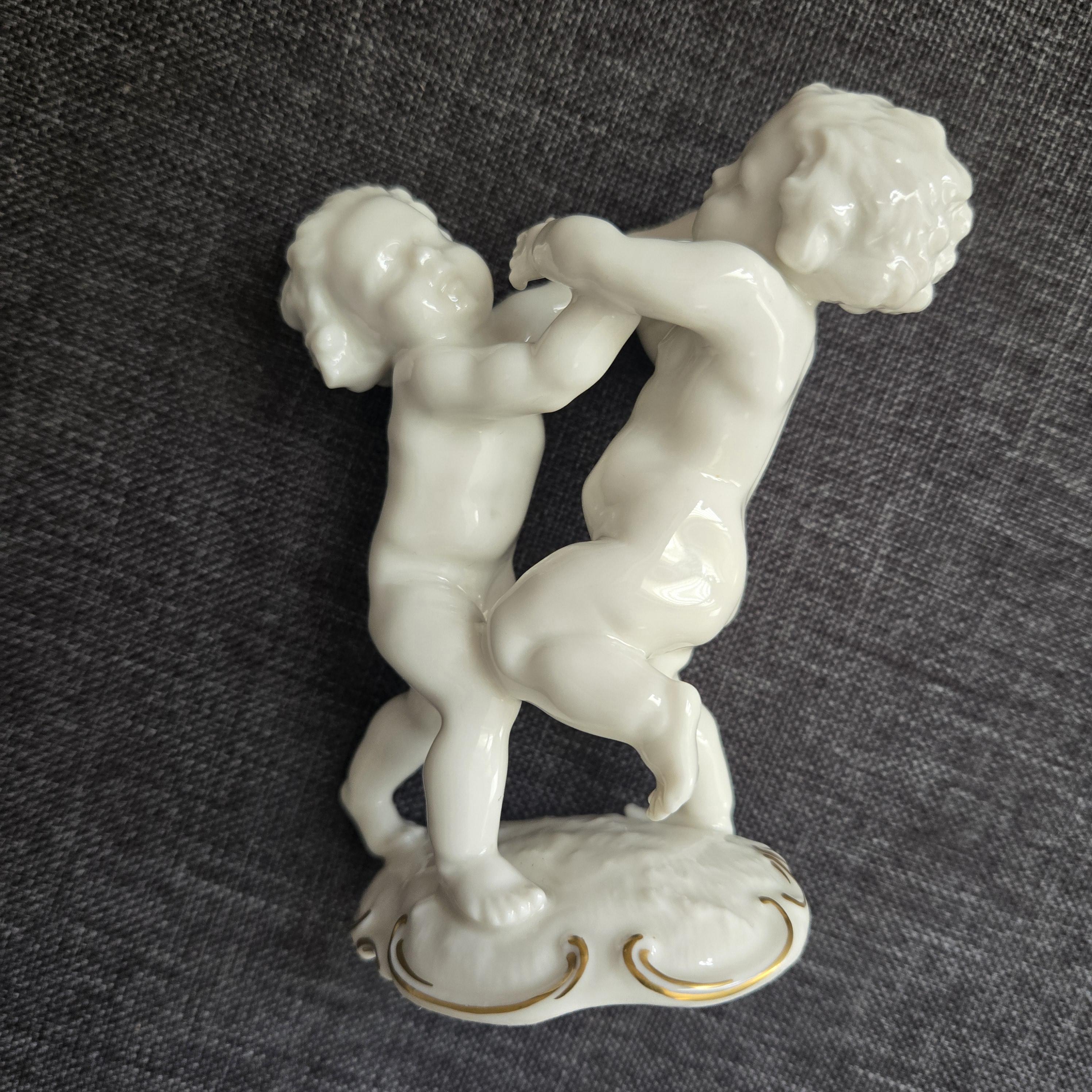 Figurine Hutschenreuther – 3 Putti – Porcelaine Blanche – État Impeccable