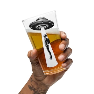 UFO Pint Glass | Alien Beer Glass | UFO Lover Gift | Alien Lover Gift | Alien Abduction Gift | Funny Beer Glass | Area 51 Gift | UFO Cup