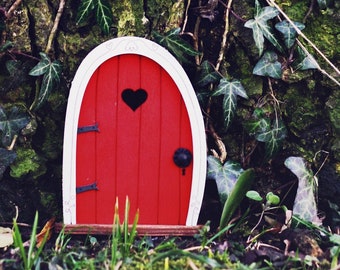 Fairy Door 'Bella' in Red | Red Fairy door | Fairy door for tree | Outdoor Decor | Fairy garden | Fairytale door | Heart window fairy door