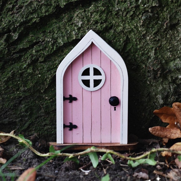 Fairy Door 'Mara' in Pink | Pink Fairy door | Fairy door for tree | Outdoor Decor | Fairy garden | Fairytale door | Tooth Fairy door | Gift