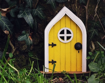 Fairy Door 'Mara' in Yellow | Yellow Fairy door | Fairy door for tree | Outdoor Decor | Fairy garden | Fairytale door | Tooth Fairy door