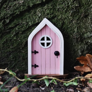 Fairy Door 'Mara' in Pink | Pink Fairy door | Fairy door for tree | Outdoor Decor | Fairy garden | Fairytale door | Tooth Fairy door | Gift