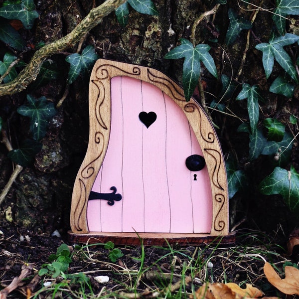 Fairy Door 'Nanda' in Pink | Pink Fairy door | Fairy door for tree | Outdoor Decor | Fairy garden | Fairytale door | Tooth Fairy door | Gift