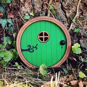 Fairy Door 'Otis' in Dark Green | Green Fairy door | Fairy door for tree | Round fairy door | Fairy garden | Fairytale door | Halfling door