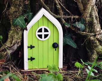 Fairy Door 'Mara' in Green - Green Fairy door - Fairy door for tree - Outdoor Decor - Fairy garden - Fairytale door - Tooth Fairy door
