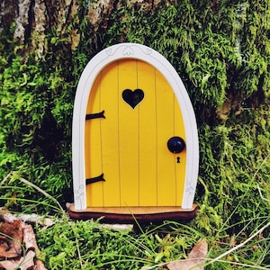 Fairy Door 'Bella' in Yellow | Yellow Fairy door | Fairy door for tree | Outdoor Decor | Fairy garden | Fairytale door | Tooth Fairy door
