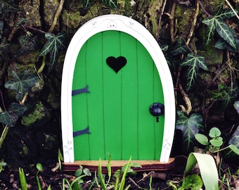 Fairy Door 'Bella' in Green | Green Fairy door | Fairy door for tree | Outdoor Decor | Fairy garden | Fairytale door | Tooth Fairy door