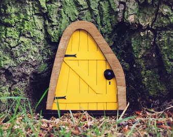 Fairy Door 'Iris' in Yellow | Yellow Fairy door | Fairy door for tree | Outdoor Decor | Fairy garden | Fairytale door | Tooth Fairy door