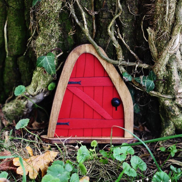 Fairy Door 'Iris' in Red | Red Fairy door | Fairy door for tree | Outdoor Decor | Fairy garden | Fairytale door | Tooth Fairy door | Garden