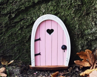 Fairy Door 'Bella' in Pink | Pink Fairy door | Outdoor Decor | Fairy garden | Fairytale door | Tooth Fairy door | Fairy door for tree | Gift