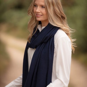 Cashmere wrap / oversized scarf image 10