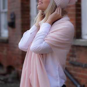 Cashmere wrap / oversized scarf Pink