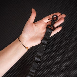 Dog grooming extender strap, doog, groomers helper,